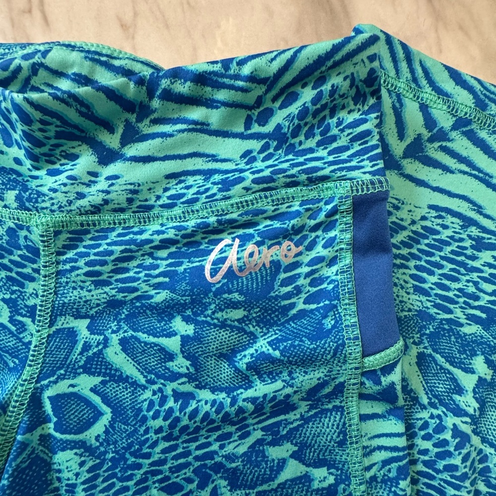 Areo Women’s leggings size Small- Excellent Condition - Picture 2 of 4